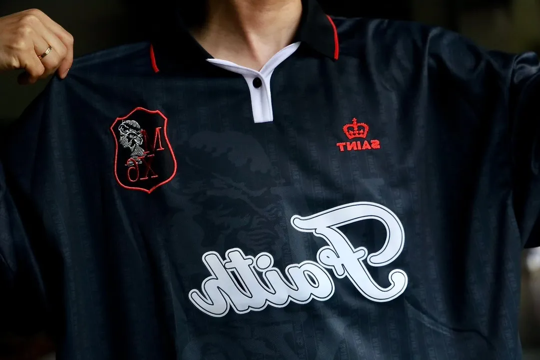 SAINT M×××××× SOCCER SHIRT 'FAITH'/BLK FAITH Football Long Sleeve Black S-XL This design has a lot of craftsmanship Digital fabric printing/front positioning printing laser cutting Offset printing + flocking printing + embossing Imported Behringer machine embroidery Flat machine collar + cuffs Genuine consistent main mark/wash mark/cherub mark